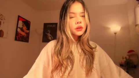 Nat  Independent model  Please help me to reach 200 thumbs up online show from December 2025 04:52:01 AM