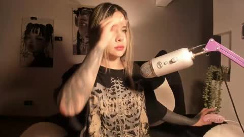 Snapshot of brooklyn_baby_ chatting on May 2026 03:58:01 AM Nat Independent model Please help me to reach 200 thumbs up online show from May 2026 03:58:01 AM