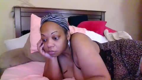 Snapshot of brownroundrenee chatting on June 2026 10:27:02 AM brownroundrenee online show from June 2026 10:27:02 AM
