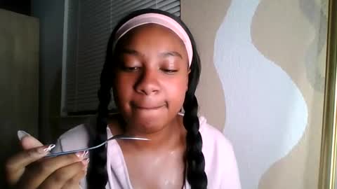 Brownsuagrcutie online show from November 2025 03:05:01 AM