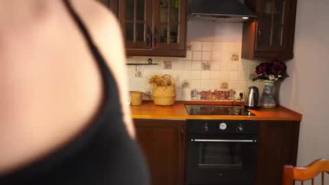 Tess online show from May 2026 02:21:02 PM