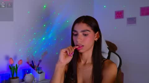 SARAH  online show from December 2025 05:56:02 AM