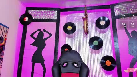 Snapshot of brunettesexy11 chatting on April 2026 11:48:01 AM ChannelR online show from April 2026 11:48:01 AM