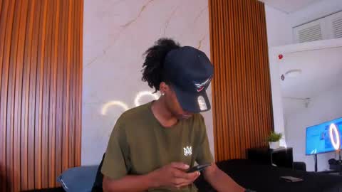 Snapshot of bryxxxon1 chatting on February 2025 03:03:01 PM Bryxon online show from February 2025 03:03:01 PM