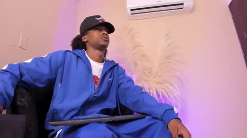 Snapshot of bryxxxon1 chatting on February 2025 03:21:01 PM Bryxon online show from February 2025 03:21:01 PM