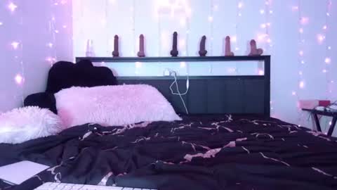 Snapshot of bubble_girl_lo chatting on July 2026 05:43:02 AM Queen Lola XXX online show from July 2026 05:43:02 AM