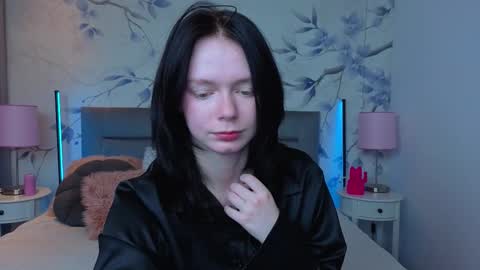 Leona online show from March 2026 10:02:02 PM