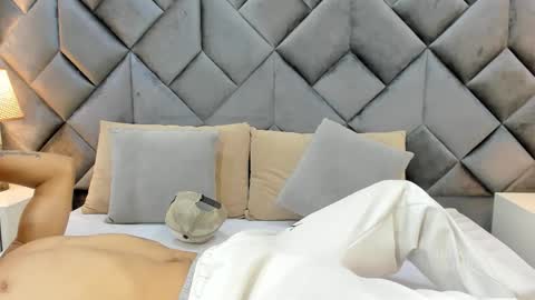 Snapshot of buda_and_cataleya_ chatting on November 2025 03:34:02 PM Buda y Cataleya online show from November 2025 03:34:02 PM