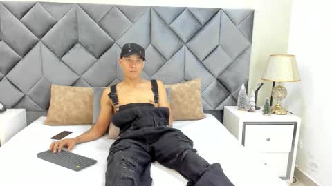 Snapshot of buda_and_cataleya_ chatting on December 2025 03:17:01 PM Buda y Cataleya online show from December 2025 03:17:01 PM