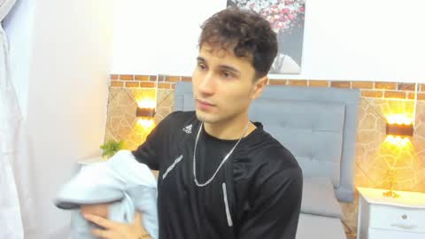 Snapshot of buddy_whitte chatting on January 2025 11:27:02 AM Buddy Whitte online show from January 2025 11:27:02 AM