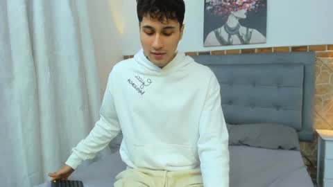 Snapshot of buddy_whitte chatting on January 2025 11:45:01 AM Buddy Whitte online show from January 2025 11:45:01 AM