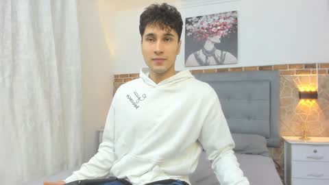 Snapshot of buddy_whitte chatting on January 2025 11:35:01 AM Buddy Whitte online show from January 2025 11:35:01 AM