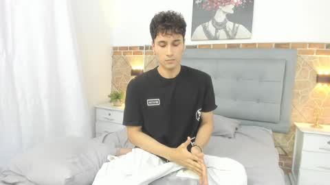 Snapshot of buddy_whitte chatting on January 2025 06:20:02 PM Buddy Whitte online show from January 2025 06:20:02 PM