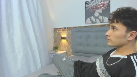 Snapshot of buddy_whitte chatting on January 2025 02:17:02 PM Buddy Whitte online show from January 2025 02:17:02 PM