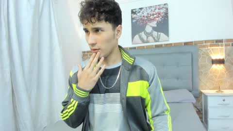 Snapshot of buddy_whitte chatting on January 2025 11:13:01 AM Buddy Whitte online show from January 2025 11:13:01 AM