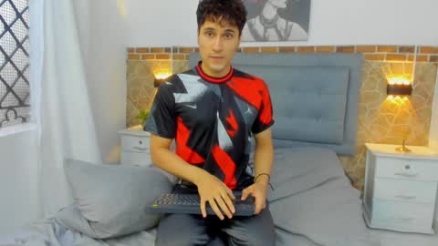 Snapshot of buddy_whitte chatting on February 2025 05:29:02 PM Buddy Whitte online show from February 2025 05:29:02 PM