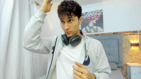 Snapshot of buddy_whitte chatting on February 2025 11:25:02 AM Buddy Whitte online show from February 2025 11:25:02 AM