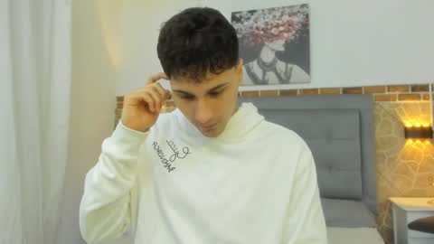 Snapshot of buddy_whitte chatting on February 2025 11:18:02 AM Buddy Whitte online show from February 2025 11:18:02 AM