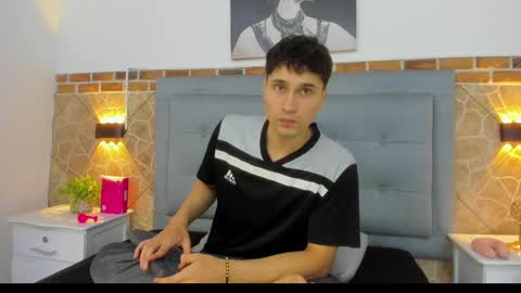 Snapshot of buddy_whitte chatting on February 2025 12:59:01 PM Buddy Whitte online show from February 2025 12:59:01 PM