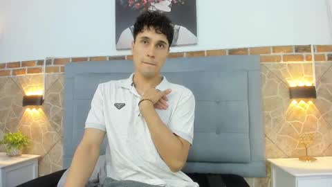 Snapshot of buddy_whitte chatting on March 2025 05:49:02 PM Buddy Whitte online show from March 2025 05:49:02 PM