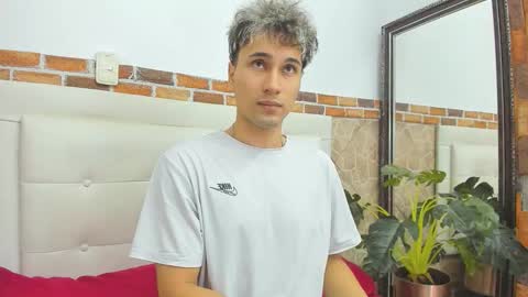 Snapshot of buddy_whitte chatting on September 2025 12:05:02 PM Buddy Whitte online show from September 2025 12:05:02 PM