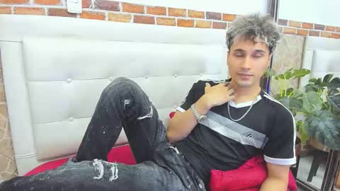 Snapshot of buddy_whitte chatting on September 2025 11:55:01 AM Buddy Whitte online show from September 2025 11:55:01 AM