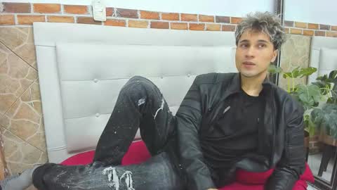 Snapshot of buddy_whitte chatting on September 2025 11:45:02 AM Buddy Whitte online show from September 2025 11:45:02 AM