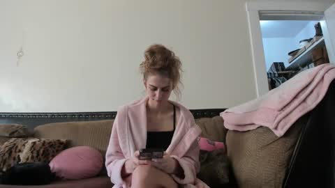 Snapshot of buffybarloe chatting on December 2024 09:45:02 PM Buffy online show from December 2024 09:45:02 PM