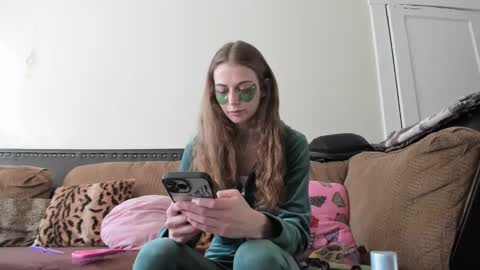 Snapshot of buffybarloe chatting on January 2025 08:35:01 PM Buffy online show from January 2025 08:35:01 PM