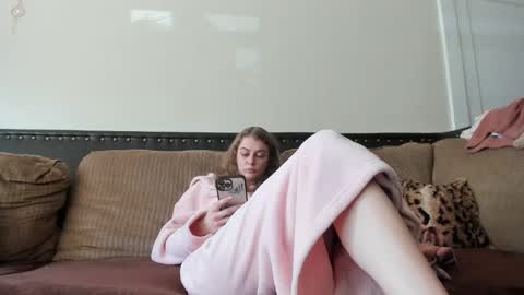 Snapshot of buffybarloe chatting on February 2025 06:15:02 PM Buffy online show from February 2025 06:15:02 PM