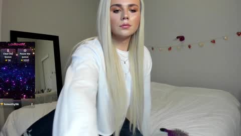 Snapshot of buitifulblonde chatting on January 2025 01:53:02 AM buitifulblonde online show from January 2025 01:53:02 AM