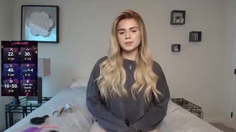 Snapshot of buitifulblonde chatting on October 2025 06:27:01 PM buitifulblonde online show from October 2025 06:27:01 PM