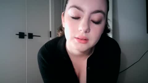 Snapshot of bunbunplayhouse chatting on January 2025 11:21:01 PM Dominique online show from January 2025 11:21:01 PM