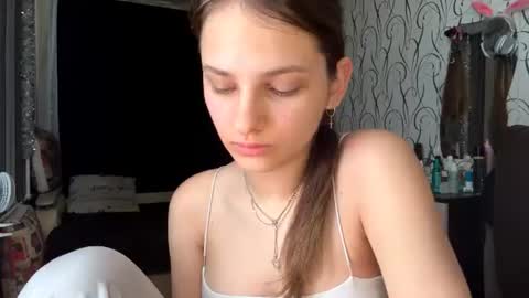 Snapshot of bunnytrussel chatting on June 2026 07:17:01 AM Bella online show from June 2026 07:17:01 AM