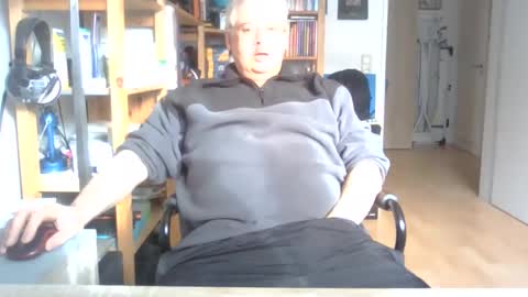 Snapshot of busibaer666 chatting on February 2025 10:17:02 AM busi online show from February 2025 10:17:02 AM