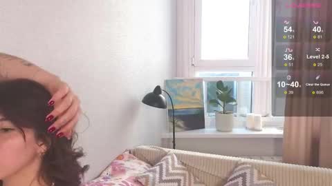 Kira online show from November 2025 12:05:02 PM