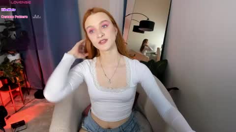 Snapshot of c_moonie_ chatting on May 2026 08:59:01 PM Polly online show from May 2026 08:59:01 PM