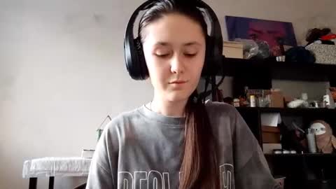 Snapshot of caitlynvuono chatting on December 2025 12:43:01 PM Sara online show from December 2025 12:43:01 PM