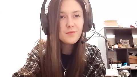 Snapshot of caitlynvuono chatting on December 2025 01:37:02 PM Sara online show from December 2025 01:37:02 PM