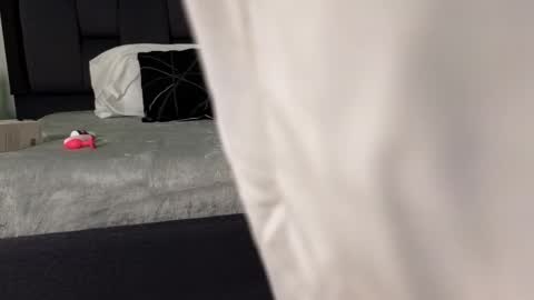 Snapshot of calipso_parisi chatting on November 2025 12:48:02 PM Calipso Parisi online show from November 2025 12:48:02 PM