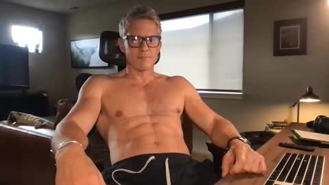 calirsedmo online show from November 2025 08:33:02 PM