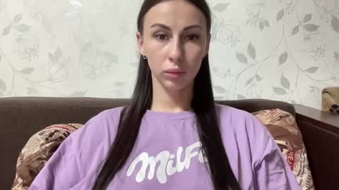 Anna online show from November 2025 07:05:01 PM