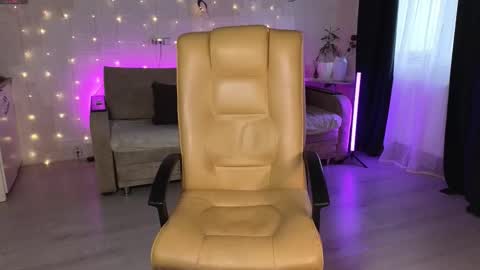 Dasha       inst       dasha is nice online show from November 2025 10:50:02 AM