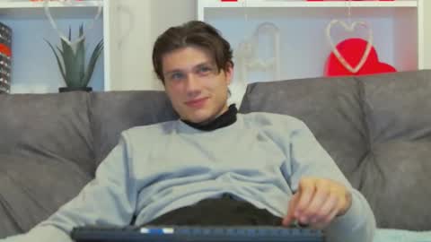 Snapshot of calvin_cay chatting on February 2025 08:40:01 PM Calvin online show from February 2025 08:40:01 PM