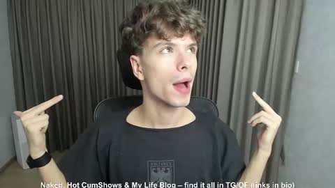 Snapshot of calvin_loves_you chatting on November 2025 02:15:01 PM Hey I am Calvin online show from November 2025 02:15:01 PM