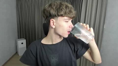 Snapshot of calvin_loves_you chatting on November 2025 02:20:01 PM Hey I am Calvin online show from November 2025 02:20:01 PM