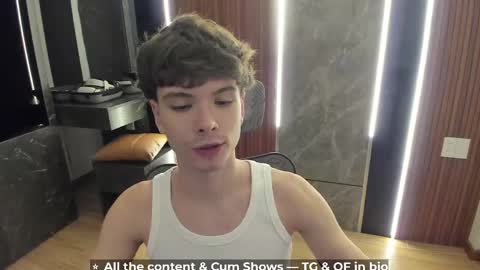 Snapshot of calvin_loves_you chatting on June 2026 05:06:01 PM Hey I am Calvin online show from June 2026 05:06:01 PM