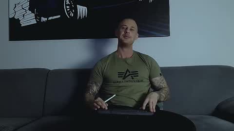 Snapshot of calvinhunt69 chatting on November 2025 10:20:02 PM Calvin online show from November 2025 10:20:02 PM