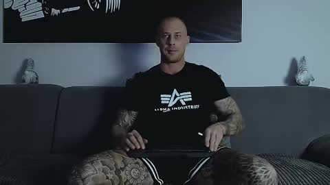 Snapshot of calvinhunt69 chatting on December 2025 11:00:02 PM Calvin online show from December 2025 11:00:02 PM