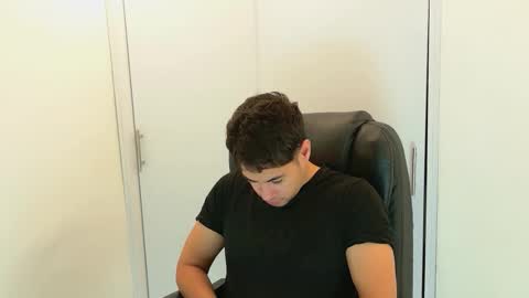 camara110 online show from December 2025 03:57:01 AM